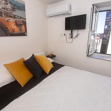 Donna Carmen Casa Vacanze เนเปิลส์ ภายนอก รูปภาพ